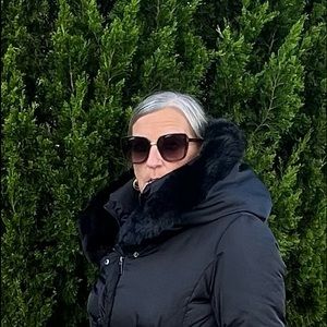 Gorgeous Authentic Tahari Down Filled Audrey Coat Large NWT SALE❄️❄️❄️❄️❄️